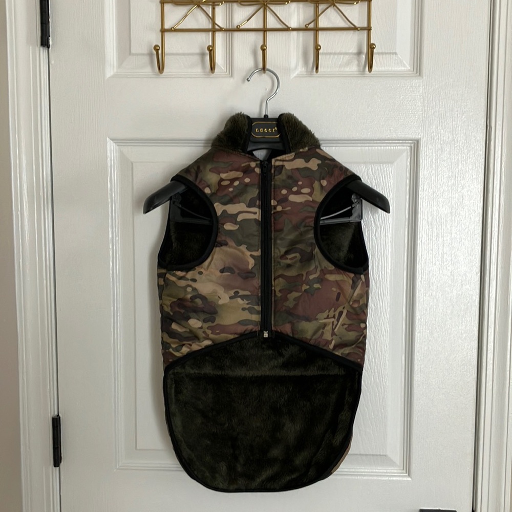 Super cute dog vest. 🐶
